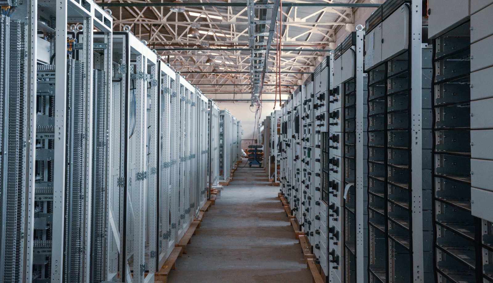 Technology & Telecommunications